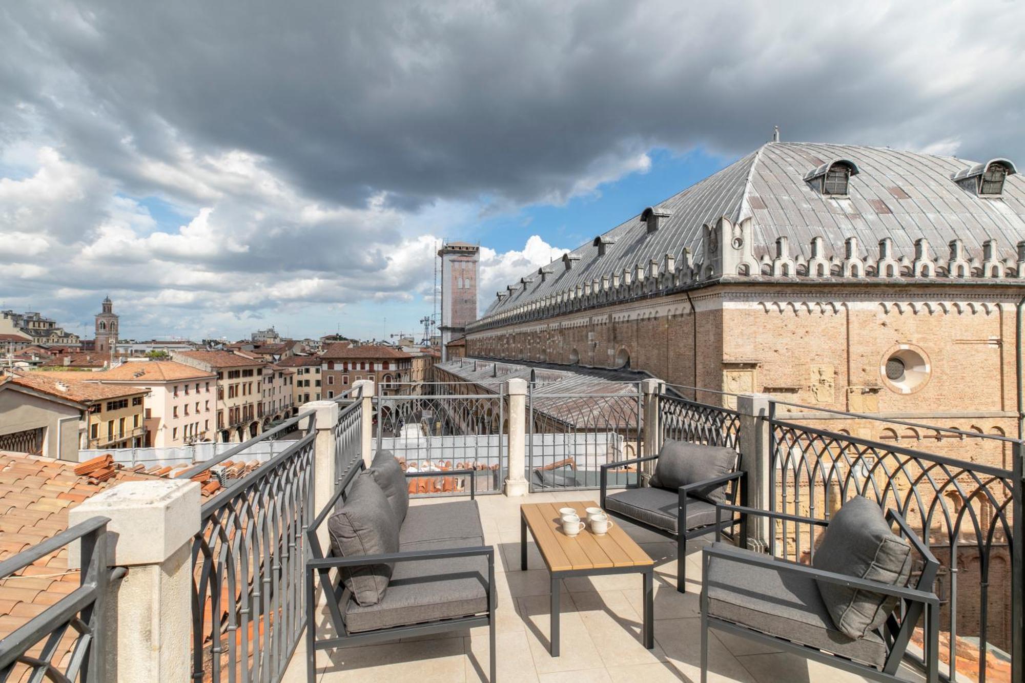 Ferienwohnung La Terrazza Sulle Piazze - Centro Storico Padua Exterior foto